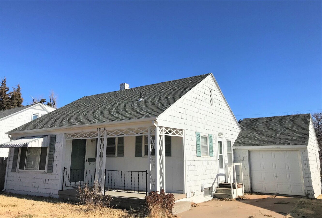 Large House in Great Neighborhood - Large House in Great Neighborhood