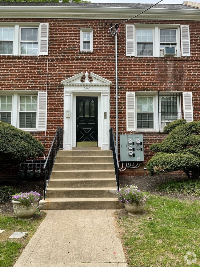 Building Photo - 6612 14th St NW Unit Apartment #3