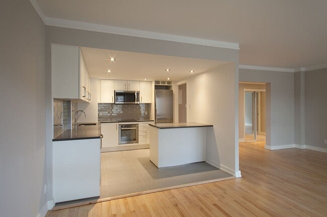 Photo - 3495 Rue de la Montagne Unit 808