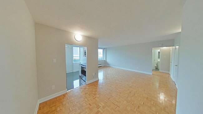 Photo - 36 Thorncliffe Park Drive