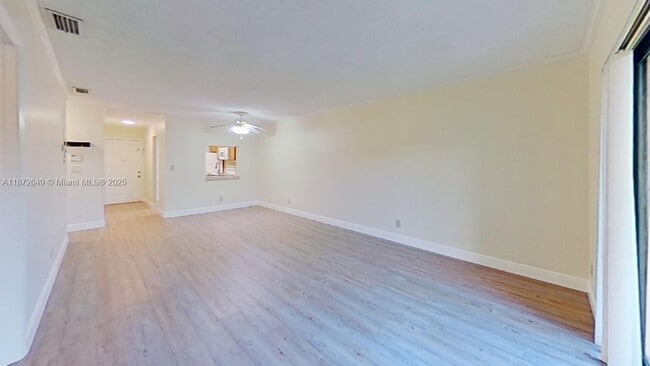 Photo - 7406 Woodmont Terrace Unidad 205