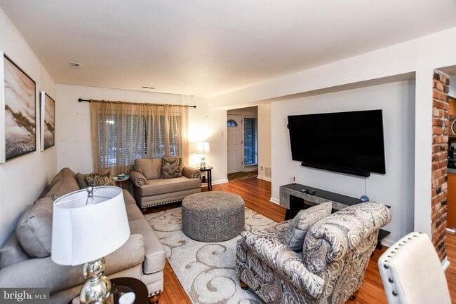 Photo - 8317 Canning Terrace