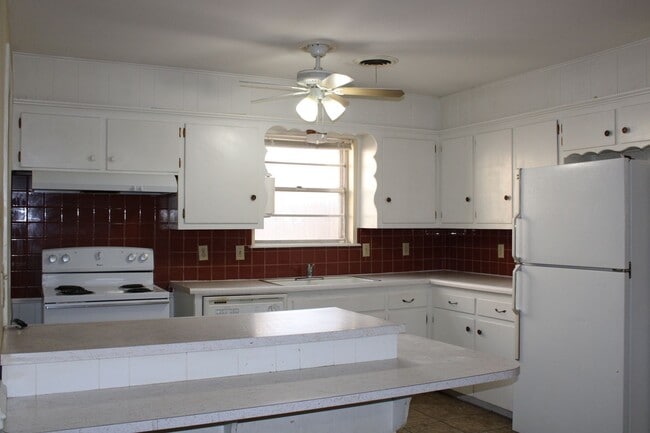 5111 Leland Dr