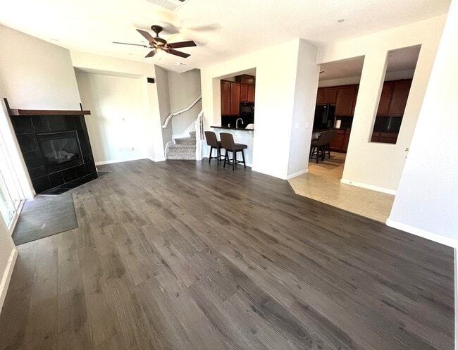 Photo - Spacious 3 Bedroom Townhouse for Rent in L...