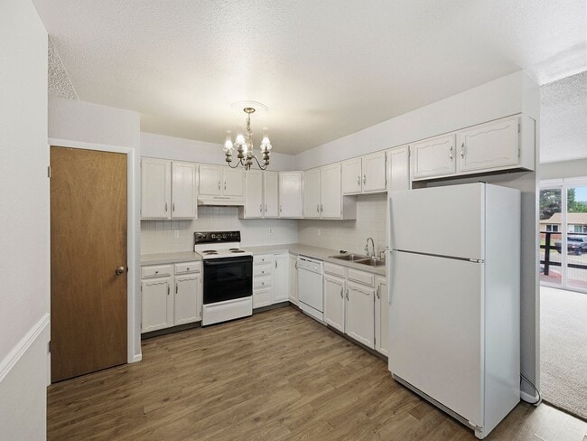 Photo - 1428 W 25th St
