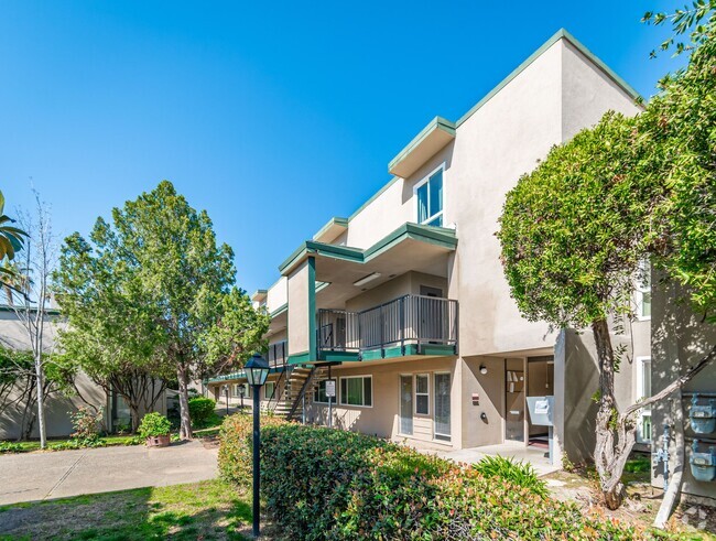 Building Photo - Courtyard Apartments