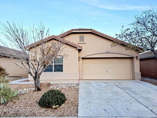 Photo - Cute 3 bed, 2 bath home in Huning Ranch