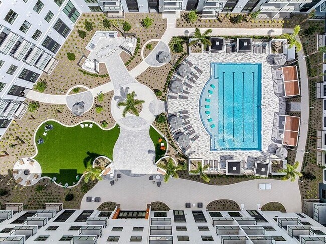 Photo - 425 Centerpointe Cir Unidad B21