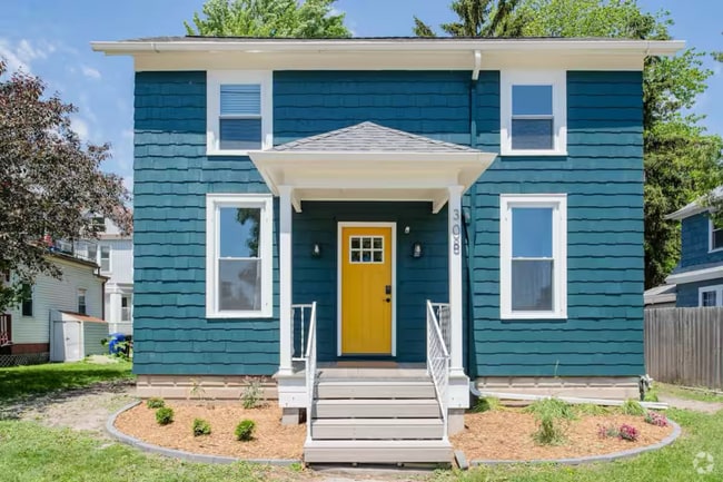 Building Photo - 308 E Franklin St Rental