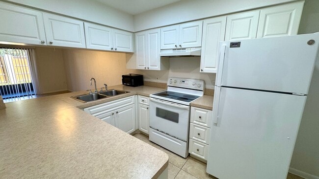 Photo - Spacious Townhome - Internet - Casablanca East!
