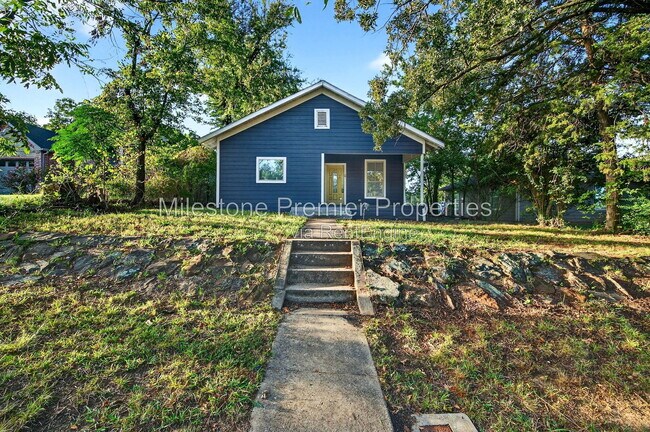 514 E Day St