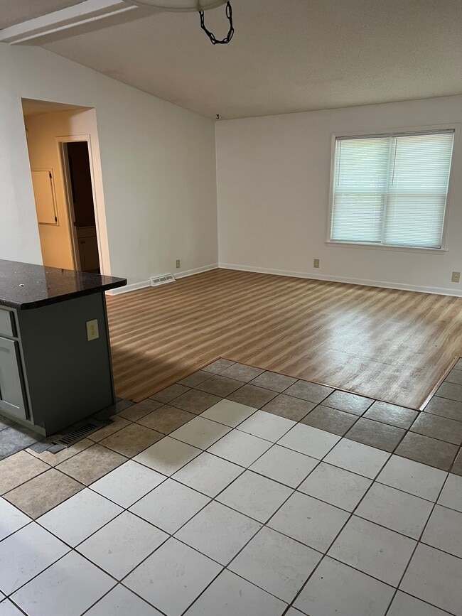 Photo - 110 Silas Ct