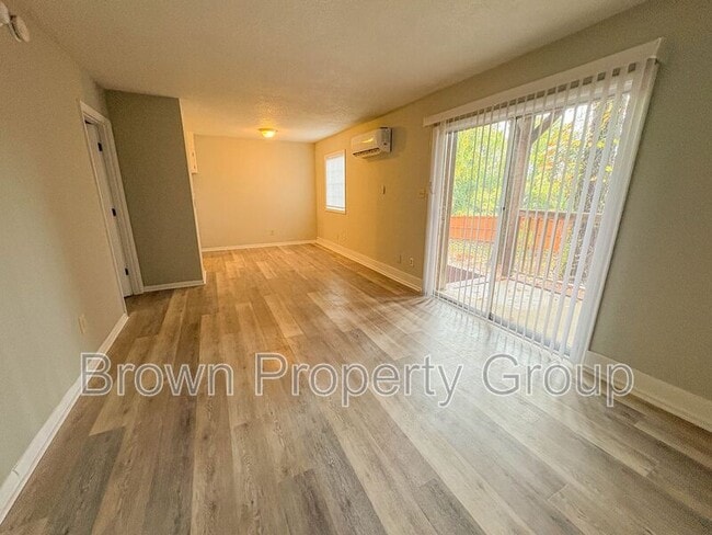 Photo - 2462 Bragg Blvd