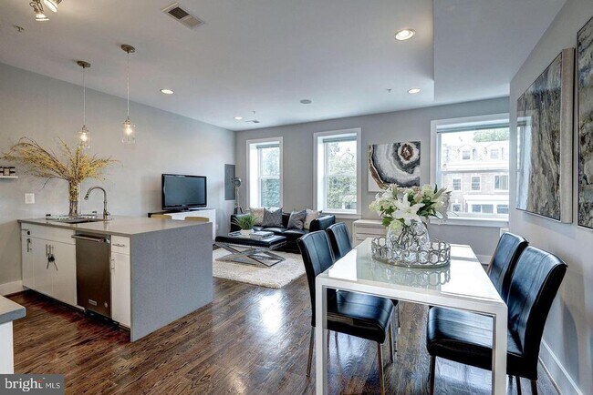 Photo - 1478 Harvard St NW Unit 3