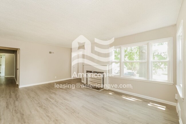 Photo - 904 E 84th Terrace