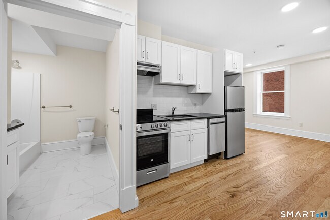 Photo - 1355 Main St Unidad 405