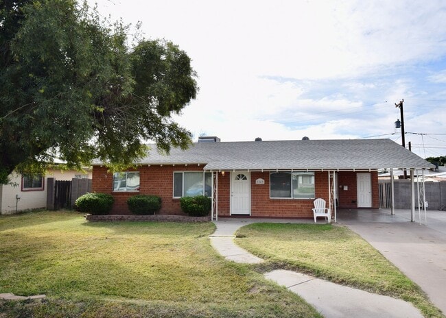 Building Photo - Cute 3 bedroom 2 bath Mesa home!