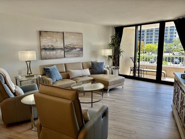 Photo - 380 Seaview Ct