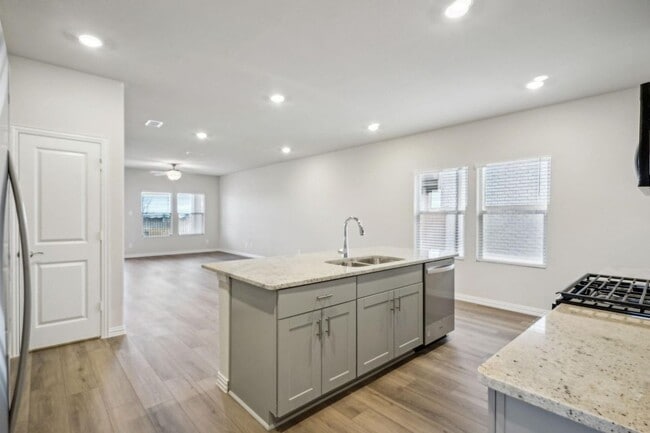 Photo - 115 Greenbriar Dr