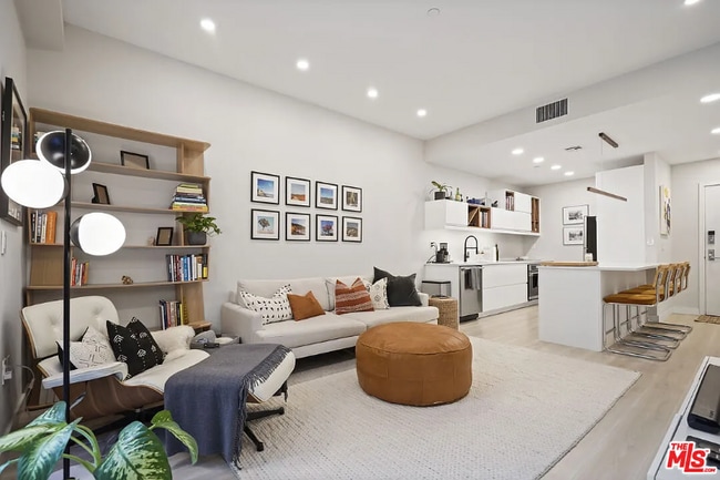 Photo - 630 W 6th St Unidad 201 Rental