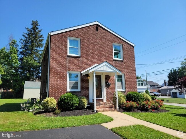 Building Photo - 219 Delaware Ave Rental