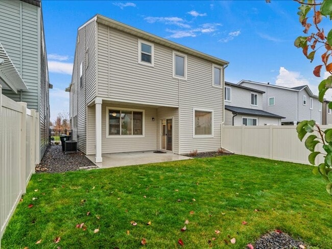 Photo - Free September Rent! Beautiful Newer 4 Bed, 3 Bath located in the heart of Meridian - available ...