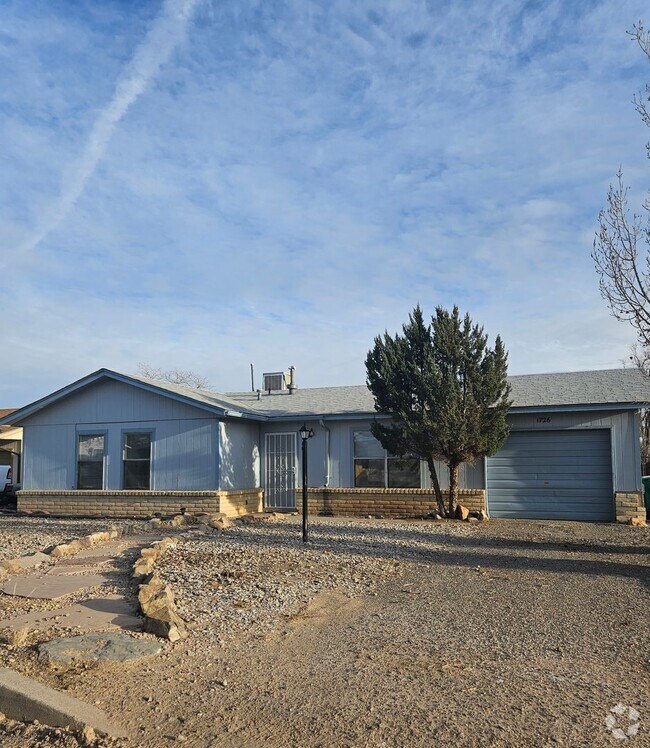 Building Photo - 3 bed 2 bath Rental