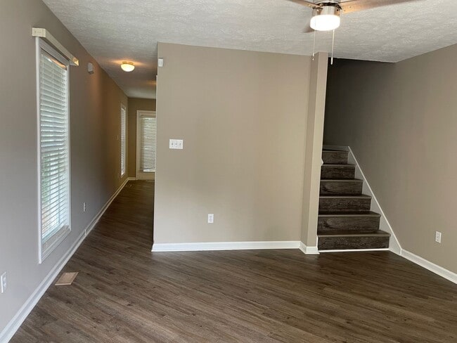 Photo - Beautiful 2 bed, 1 full, 2 half bath 2 sto...