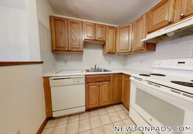 Building Photo - 272 Grove St Rental