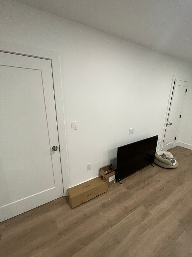 Photo - 13 Division St W