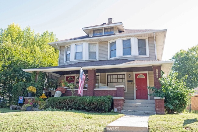 Building Photo - "Charming 3 Bedroom with Hardwood Floors i...