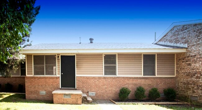 Building Photo - 1106 E 11th St Rental