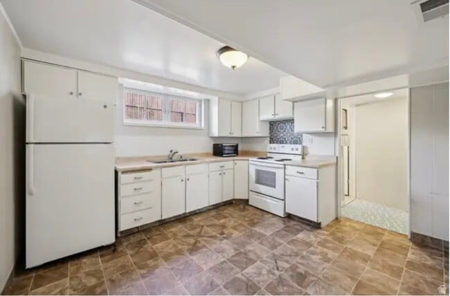 Photo - 195 E 100 N Unit Bountiful | Charming Private 1 Bed 1 Bath