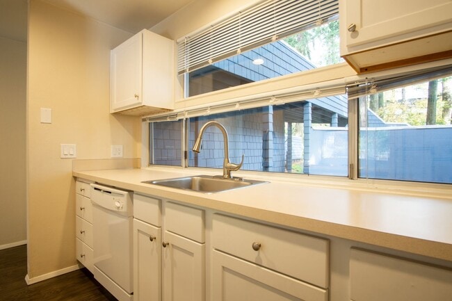 Photo - Gorgeous & Bright 1-Bed w/ Wood-Burning Fireplace, W/D, & Private Patio! Unidad 4637-A