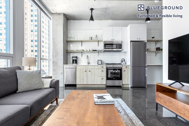 Photo - 108 W Chicago Ave Unidad FL7-ID358