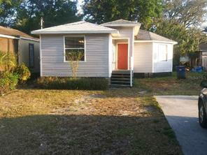 Building Photo - "Spacious 4-Bedroom Home with 2 Full Baths...