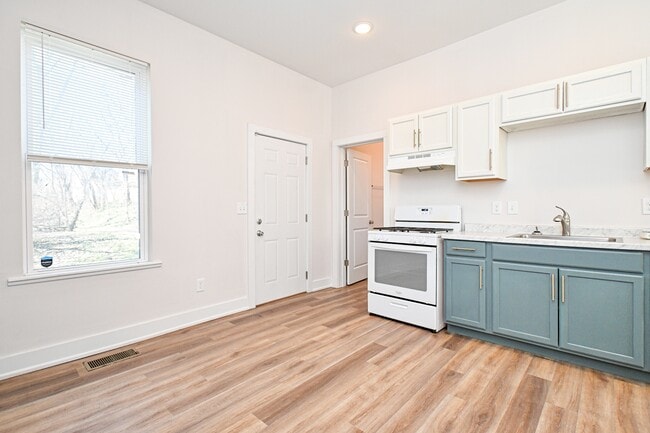 Photo - 4151 Chambers St