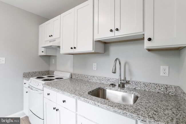 Photo - 440 Jonathan St