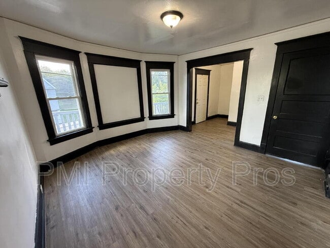 Photo - 2940 N Teutonia Ave