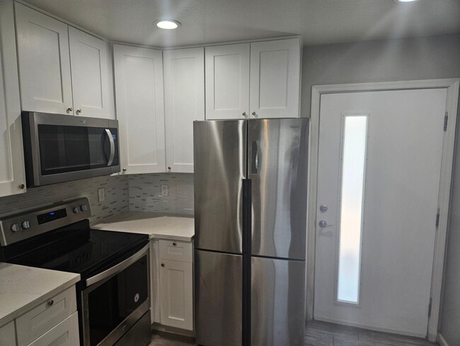 Photo - 935 E Roma Ave Unit 3A