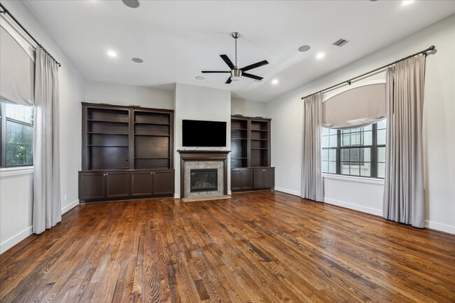 Photo - 4715 Jackson St