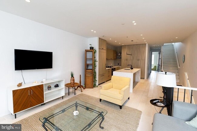 Photo - 1321 Monroe St NW