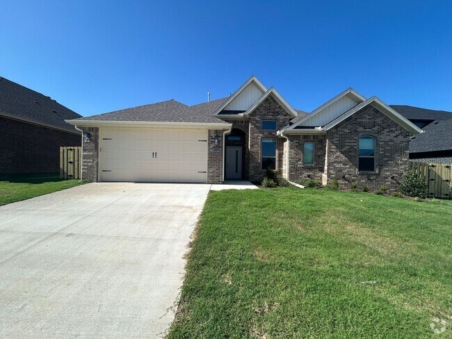 Building Photo - Beautiful Bentonville Home! 4 Bedrooms, 2 ...