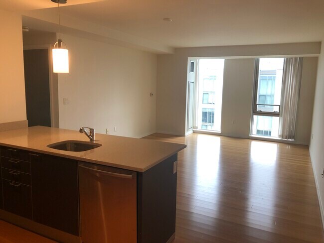 Building Photo - 2 Earhart St Unit 402