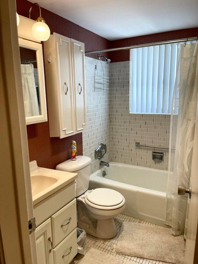 2840 Lake Osborne Dr Unidad 205