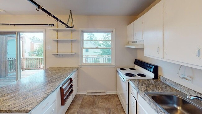 Photo - 130 Apple Tree Rd Unit B