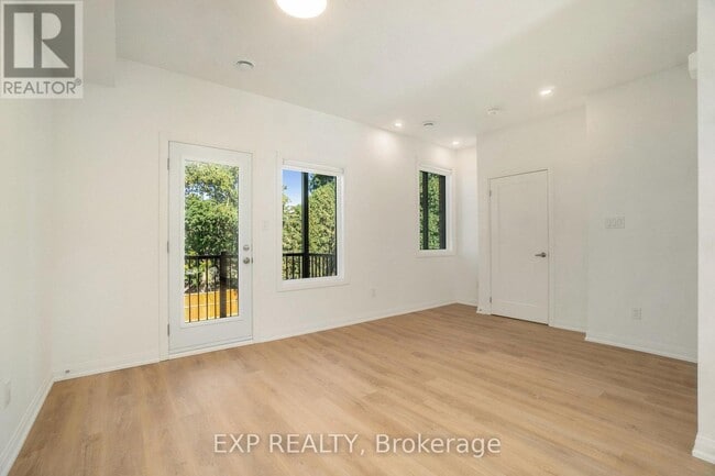 Photo - 255 Castor St