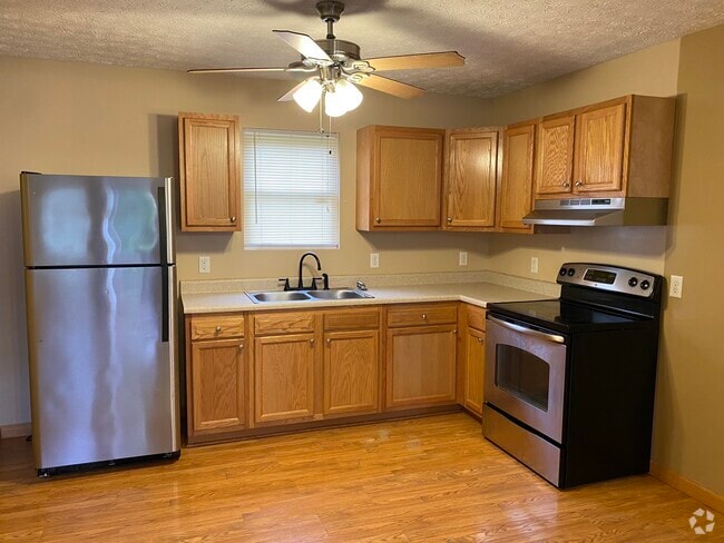 Building Photo - 104 S Pleasant St Unit 2 Rental