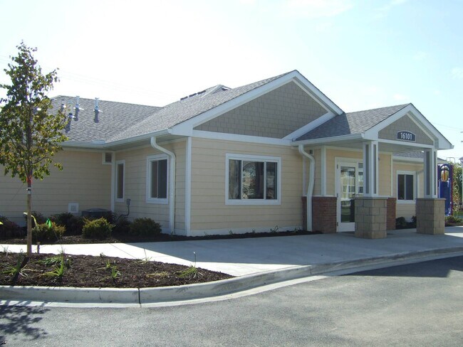Photo - Lakeshore Beach Apartments