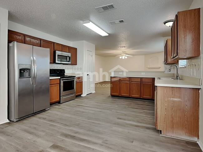 Photo - 163 Southlake Dr